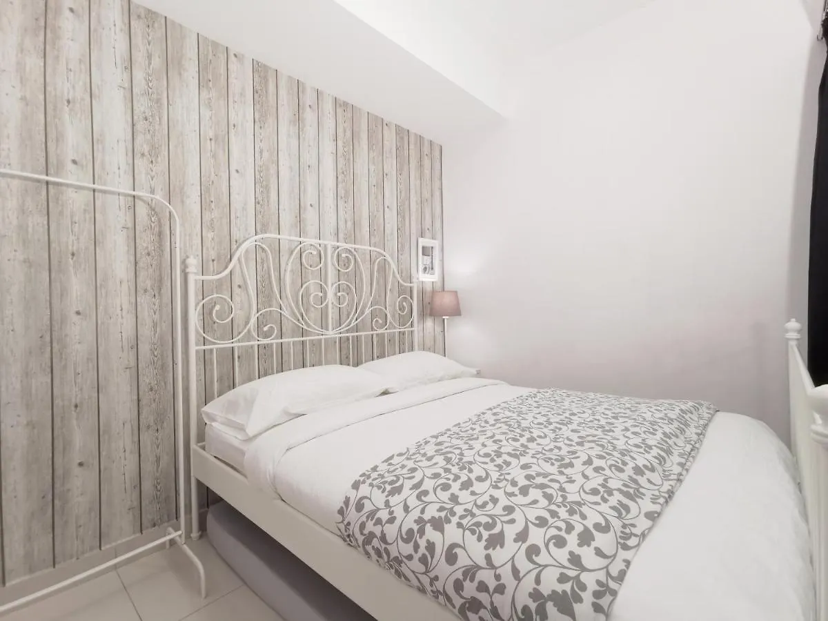 Maritime Suites Penang 日落洞