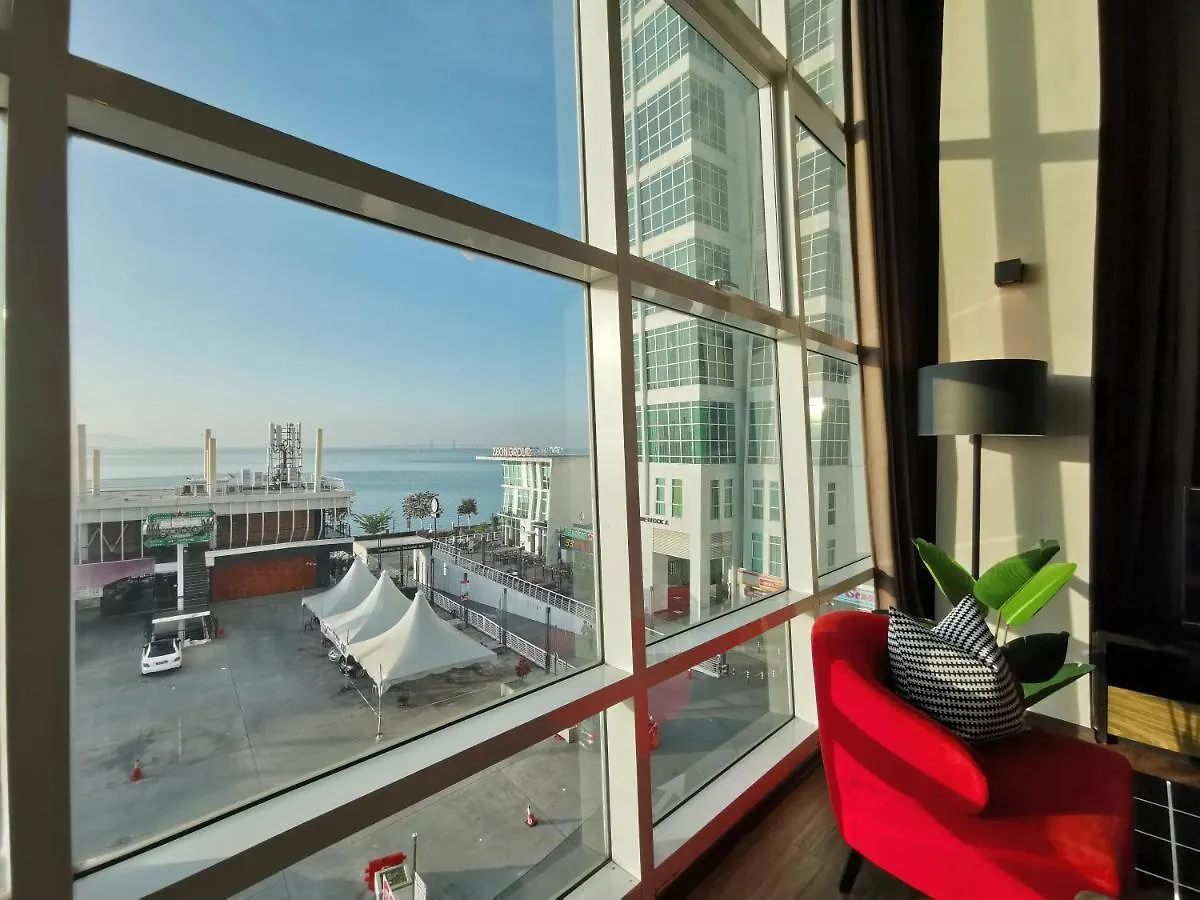 Maritime Suites Penang 日落洞